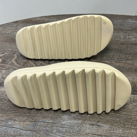 SOLD IN STORE Adidas Originals Men’s Yeezy Slide -Bone Size 9 - Picture 6 of 11